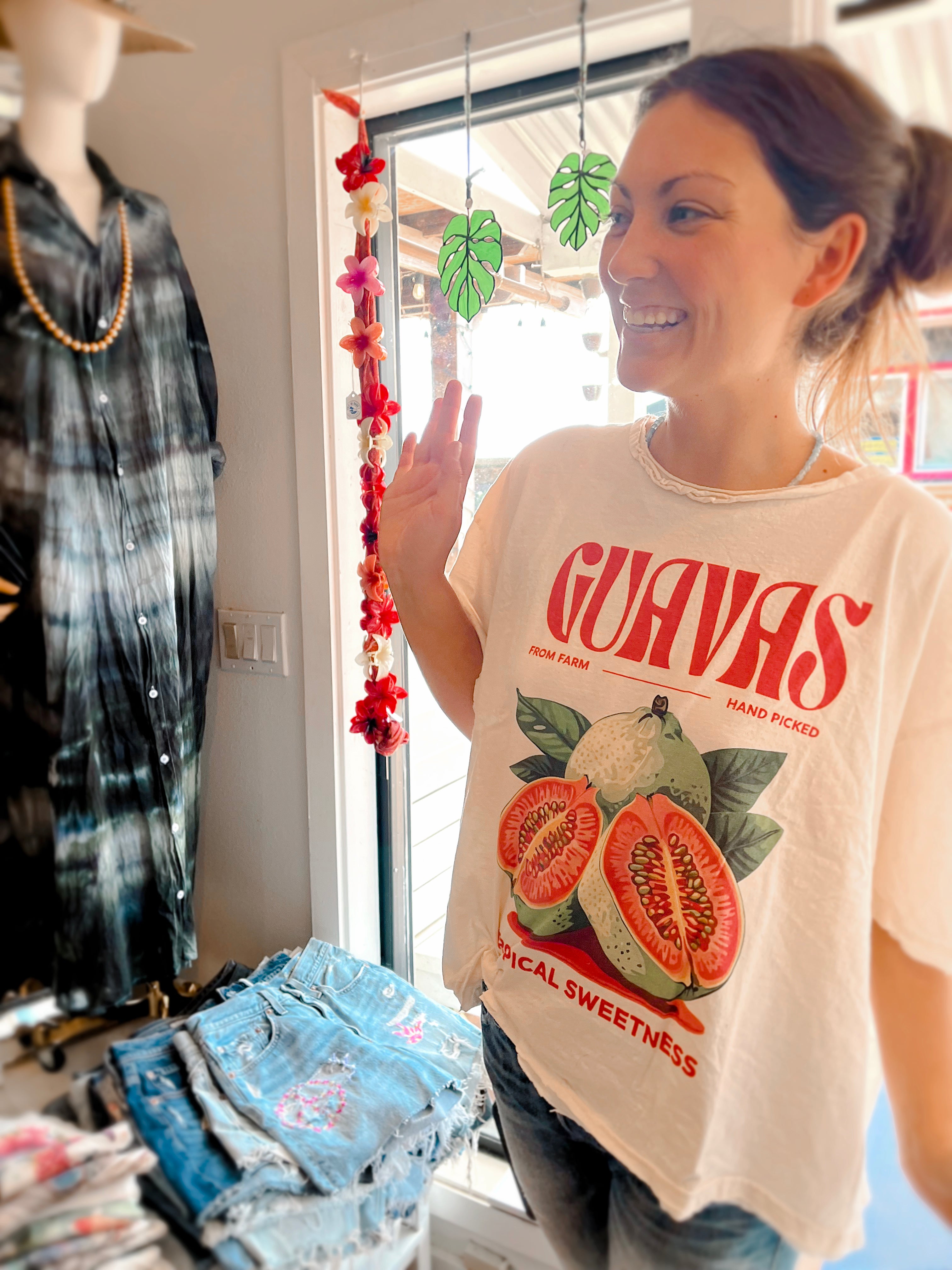 Graphic Tee - Guavas