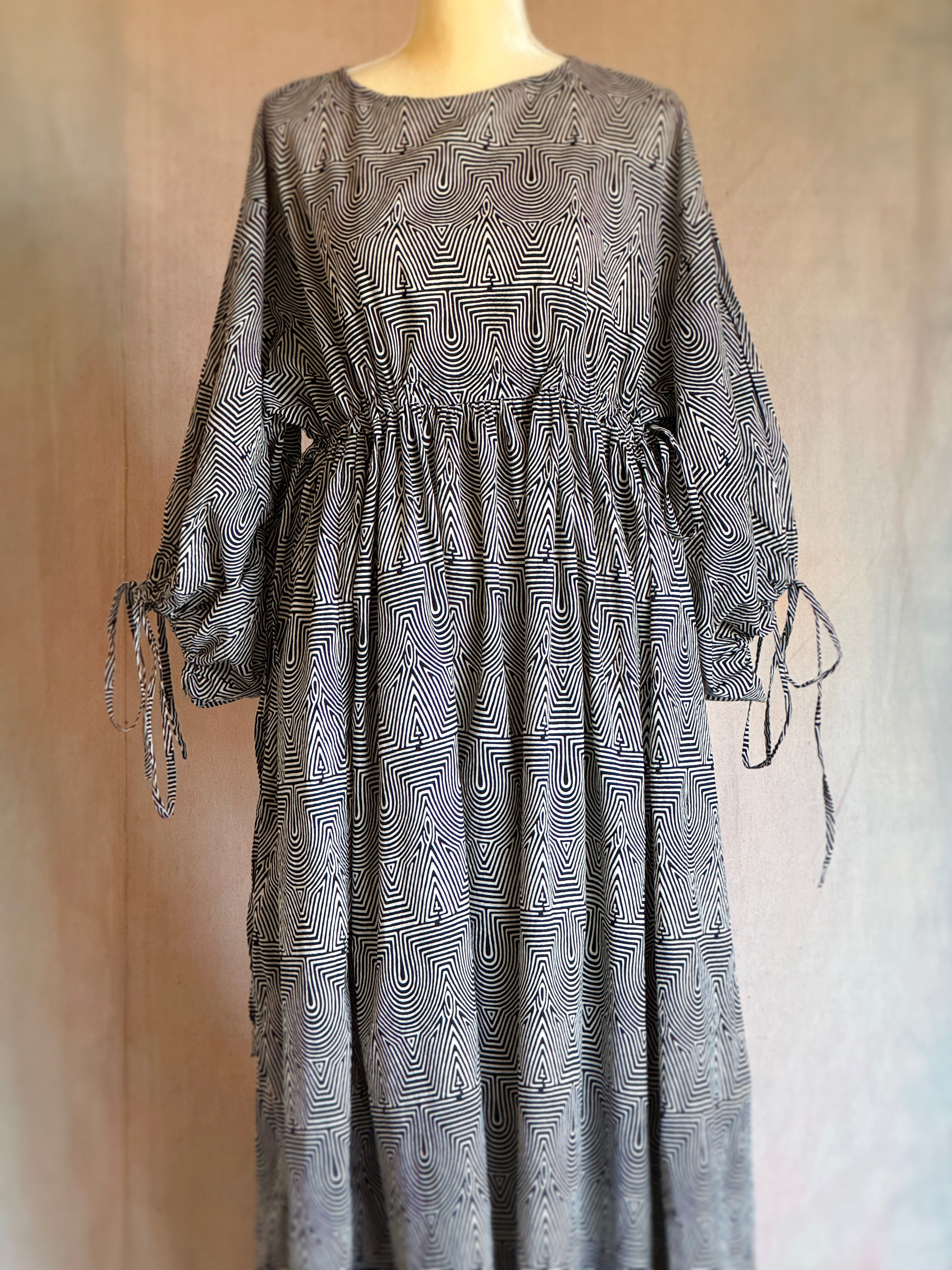 Poet Dress - Black Sand