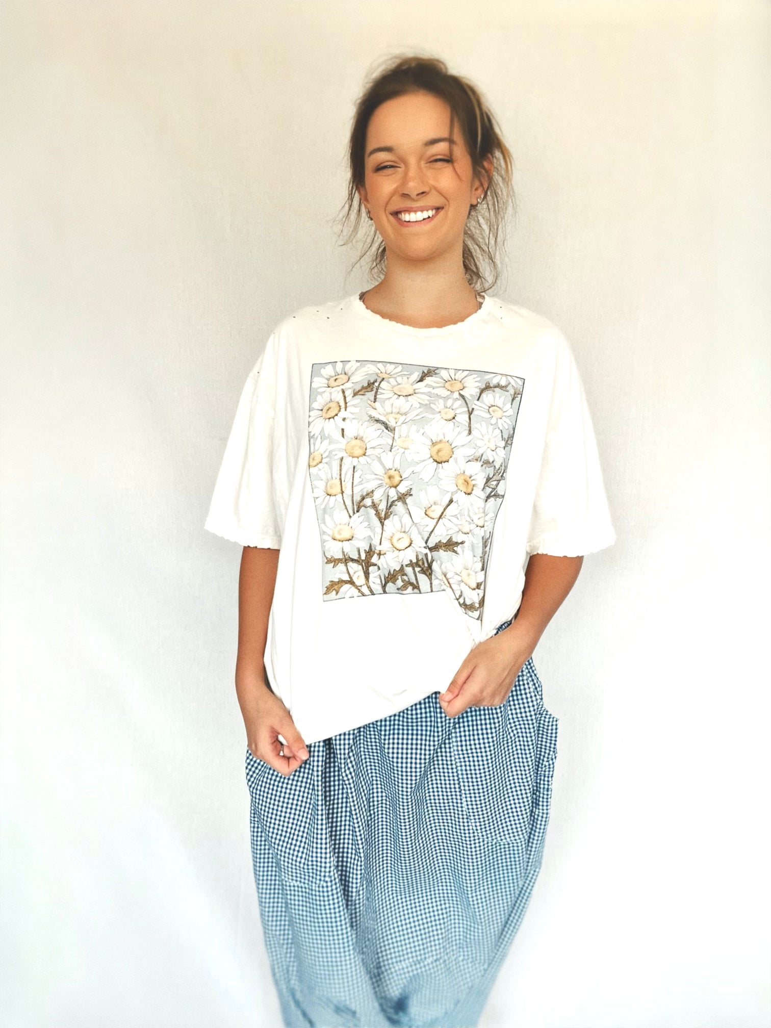 Graphic Tee - Daisies